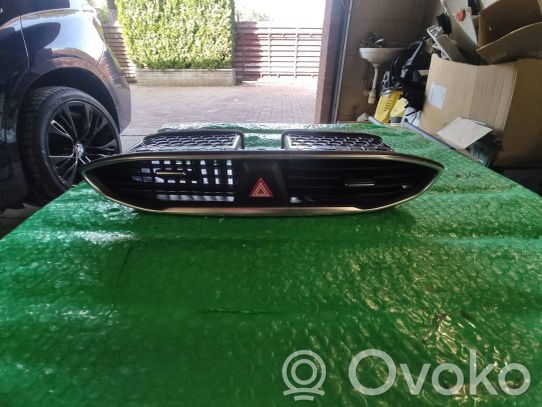Hyundai Santa Fe Rejilla de ventilación central del panel 