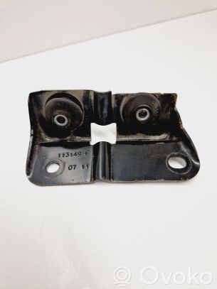 Citroen C4 II Ohjaustehostimen pumpun kannake 