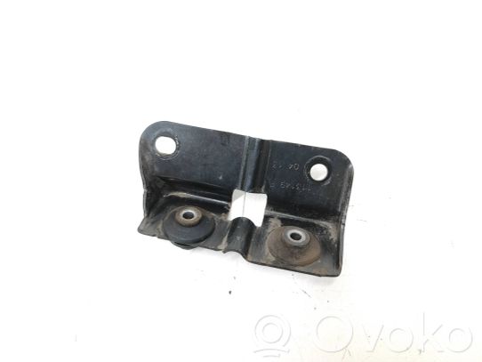Ohjaustehostimen pumpun kannake   113149F