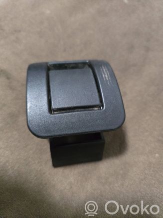 11827210 BMW 7 E38 ISOFIX cover 5.00 RRR