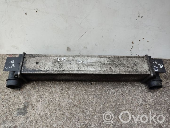 BMW 5 E39 Chłodnica powietrza doładowującego / Intercooler 2247359