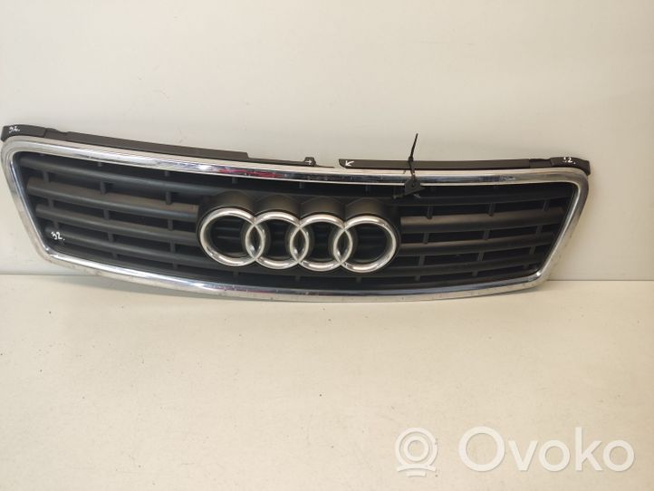 Audi A4 S4 B6 8E 8H Grotelės viršutinės 8H0853653