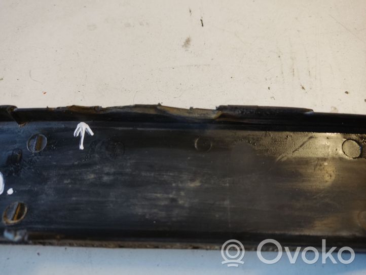 BMW 5 E34 Modanatura della barra di rivestimento del paraurti anteriore 8248818