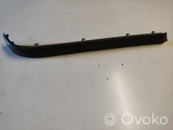 BMW 5 E34 Modanatura della barra di rivestimento del paraurti anteriore 8248817