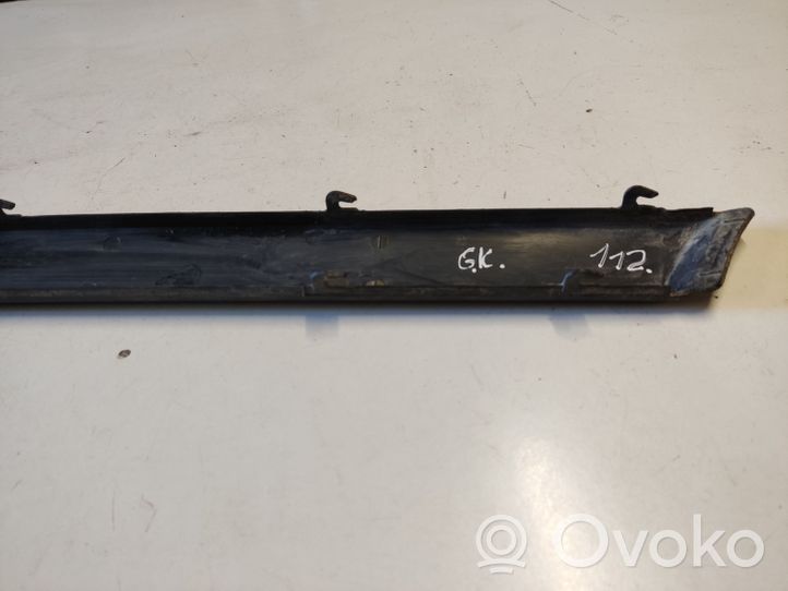 BMW 5 E34 Modanatura della barra di rivestimento del paraurti anteriore 8248817