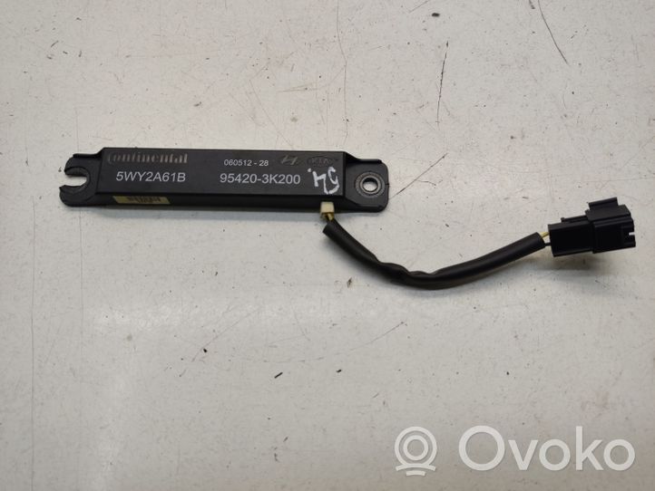 KIA Optima Antenos stiprintuvas 954203K200