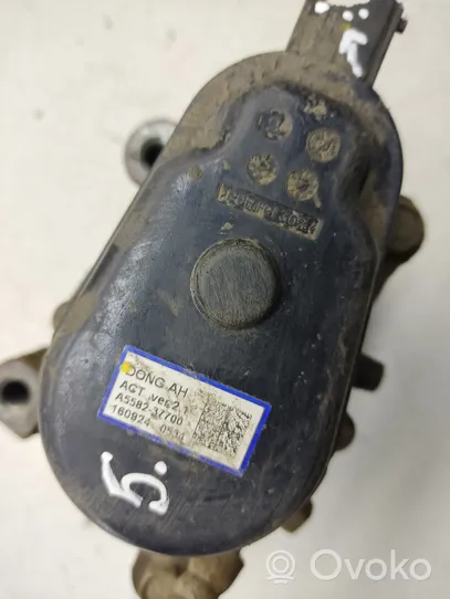 KIA Optima Caliper del freno trasero A558237700