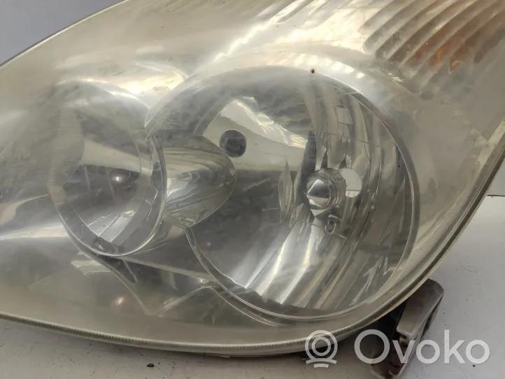 Toyota Corolla Verso E121 Lampa przednia 9922679004