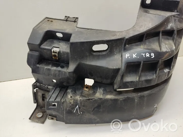 Renault Trafic II (X83) Support de montage de pare-chocs avant 93856001