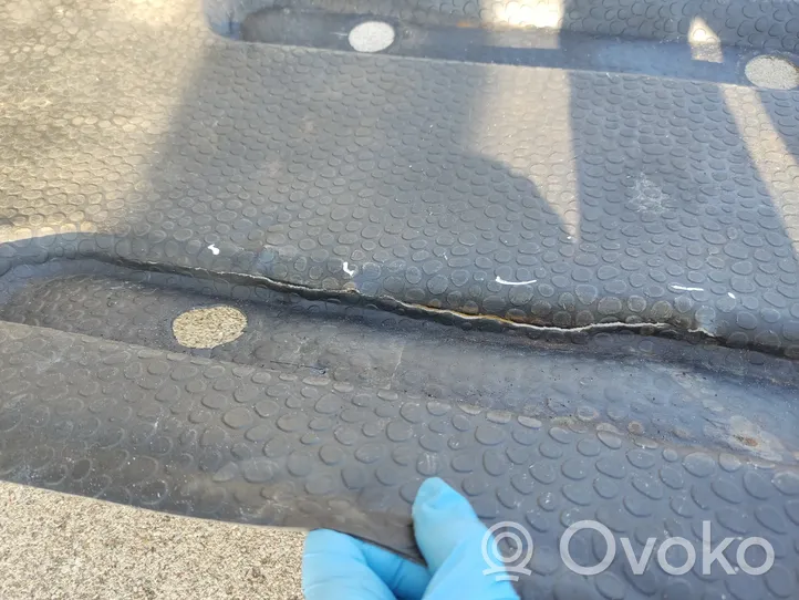 Renault Trafic II (X83) Tapis de sol / moquette de cabine arrière 93858784