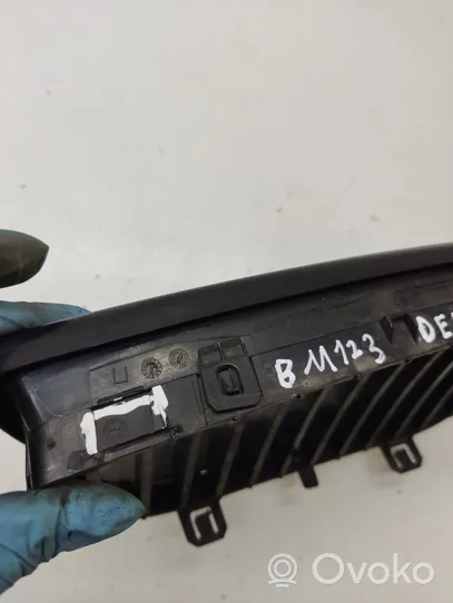 BMW 1 E81 E87 Griglia superiore del radiatore paraurti anteriore 7077130