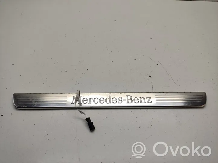Mercedes-Benz A W176 Priekinio slenksčio apdaila (vidinė) A2466805300