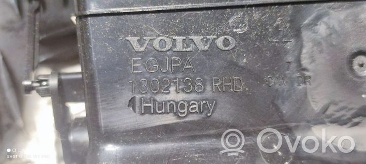 Volvo S60 Centrinės oro grotelės 1302138
