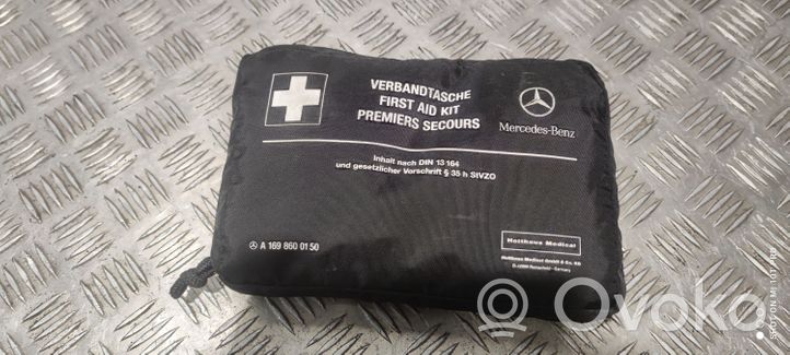 Mercedes-Benz ML W164 Vaistinėlė A1698600150
