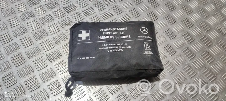 Mercedes-Benz C W204 Kit di pronto soccorso A1698600150