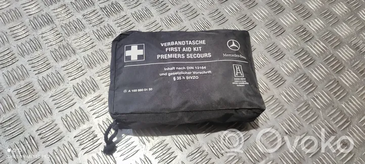 Mercedes-Benz C W204 Trousse de premiers secours A1698600150