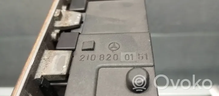 Mercedes-Benz E W210 Interruptor de calefacción del asiento 2108200151