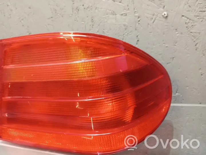 Mercedes-Benz E W210 Lampa tylna A2108200264