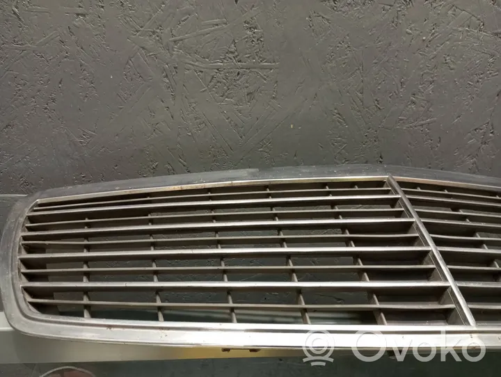 Mercedes-Benz E W211 Maskownica / Grill / Atrapa górna chłodnicy A2118800283