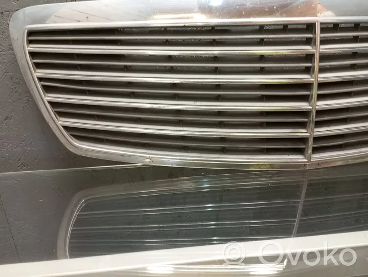 Mercedes-Benz E W211 Maskownica / Grill / Atrapa górna chłodnicy A2118800283