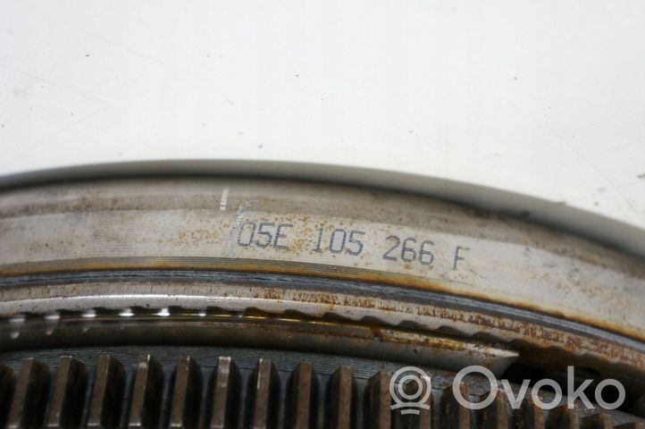 Volkswagen Golf VIII Volant moteur bi-masse 05E105266F