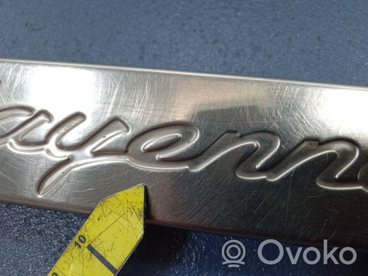 Porsche Cayenne (92A) Rivestimento vano piedi laterale 2389-0010