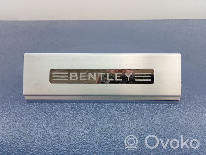 Bentley Bentayga Rivestimento vano piedi laterale 36A853375E