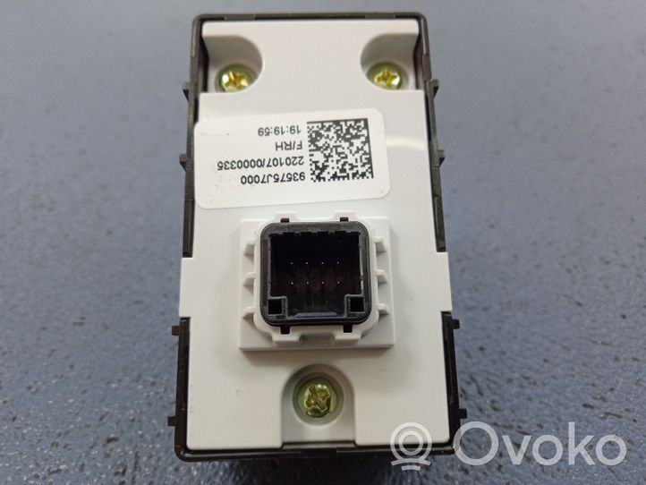 KIA Ceed Lampa oświetlenia tylnej tablicy rejestracyjnej 92405-J7000