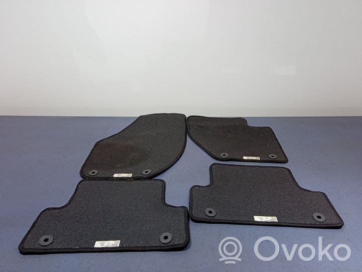 Volvo V40 Tapis de sol / moquette de cabine avant 01