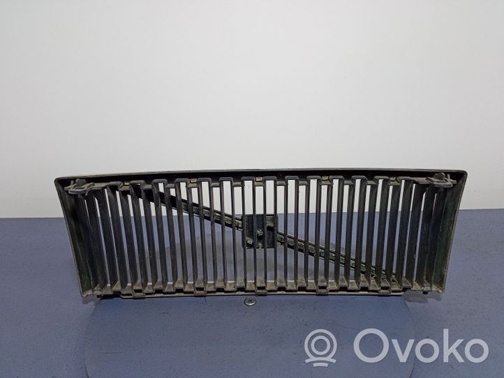 Volvo 740 Front grill 1