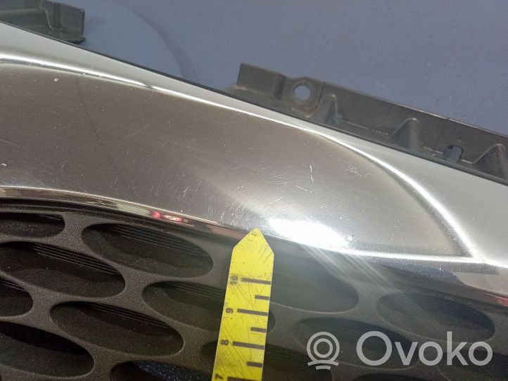 Mazda MPV II LW Grille de calandre avant LE43B0712