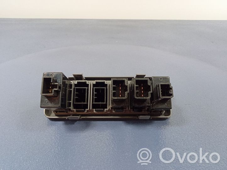 KIA Magentis Muut kytkimet/nupit/vaihtimet 84841-3C100