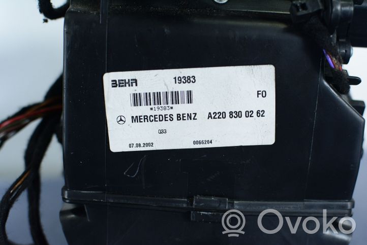 Mercedes-Benz S W220 Sisälämmityksen ilmastoinnin korin kokoonpano A2208300262