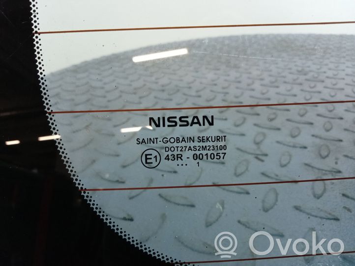 Nissan Note (E11) Pare-brise vitre arrière 01