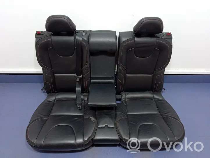 Volvo V40 Toisen istuinrivin istuimet 01