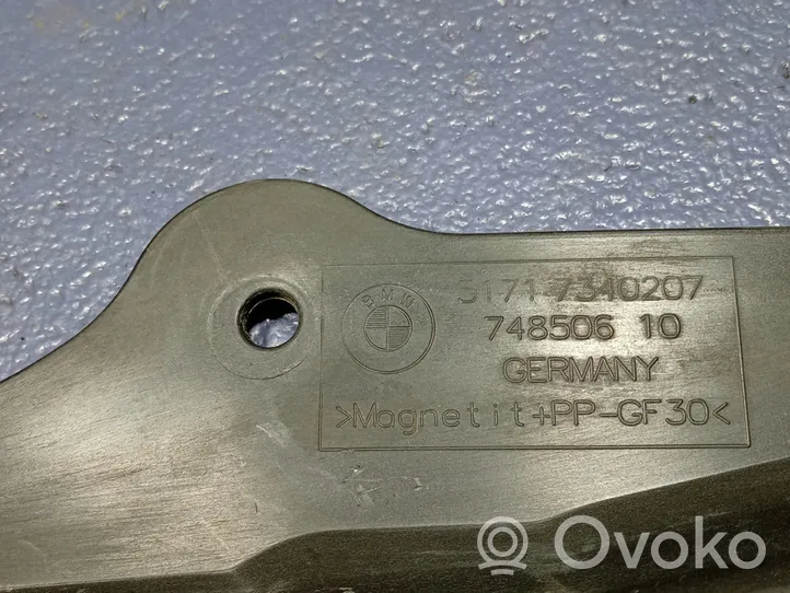 BMW 5 G30 G31 Muu kynnyksen/pilarin verhoiluelementti 7340207