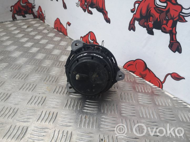 BMW 5 G30 G31 Supporto di montaggio del motore 2680070