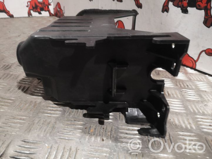 Volvo S90, V90 Vassoio scatola della batteria 31651454