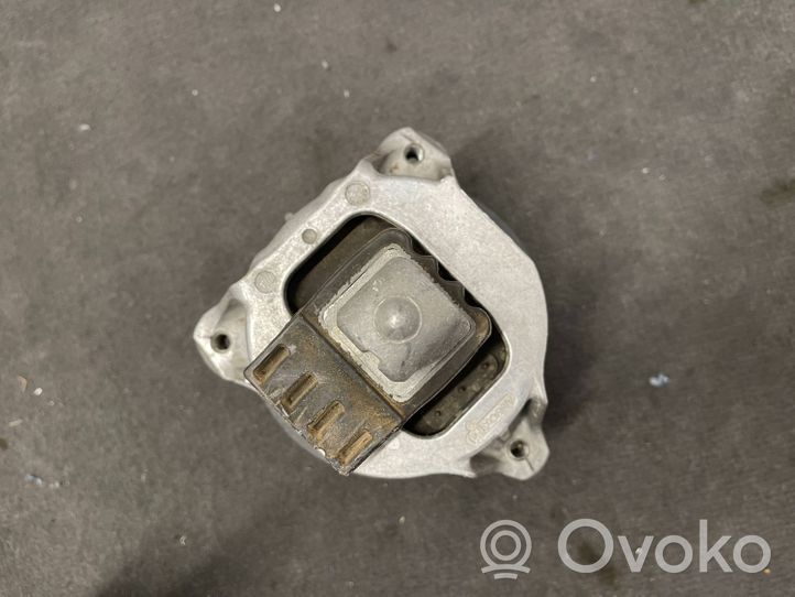 BMW 5 G30 G31 Supporto di montaggio del motore 2680070