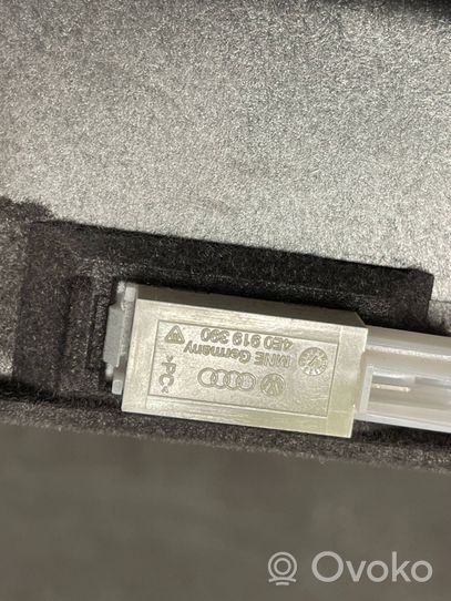 Audi A6 S6 C8 4K USB-pistokeliitin 4K0864981