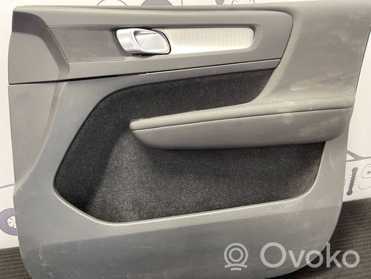Volvo XC40 Boczki / Poszycie drzwi przednich 32282669