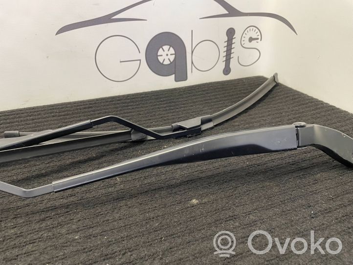 Dodge RAM Front wiper blade arm 89813-805