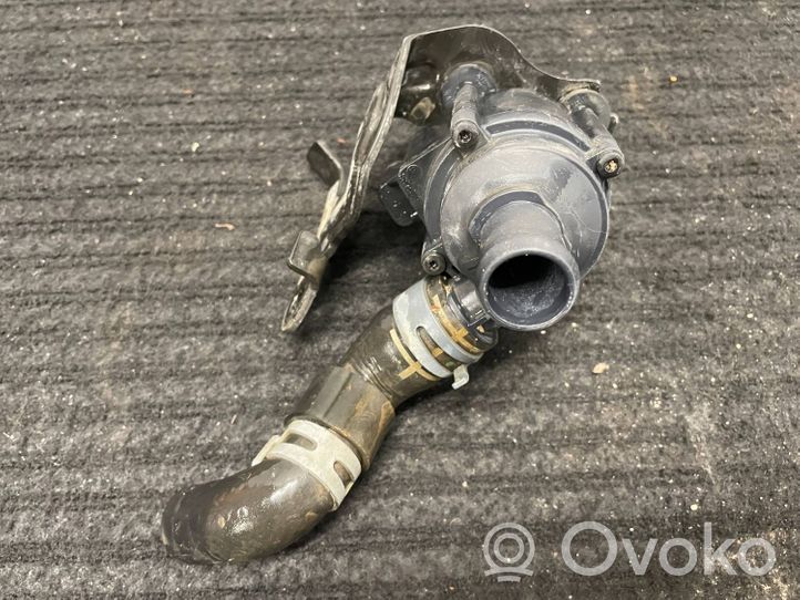 Audi Q3 F3 Pompe à eau de liquide de refroidissement 5Q0121599Q