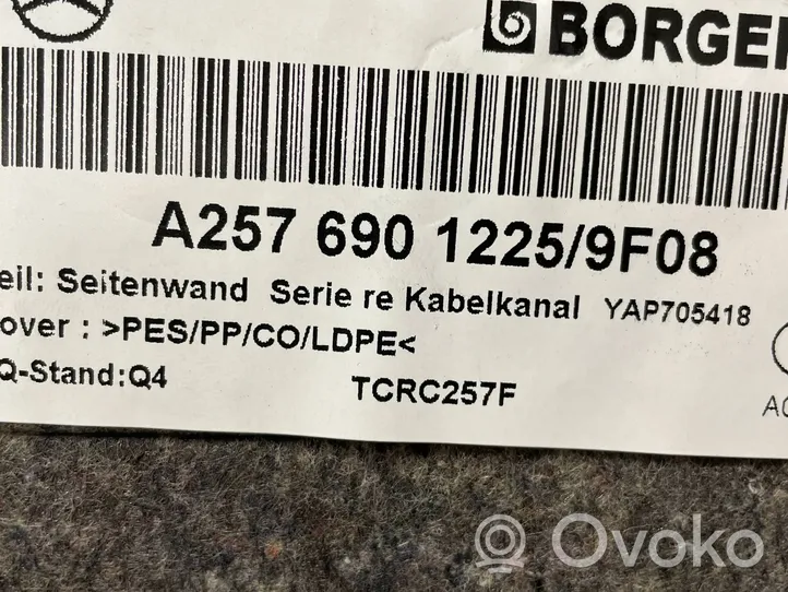 Mercedes-Benz CLS C257 Boczek / Tapicerka / bagażnika A2576901225