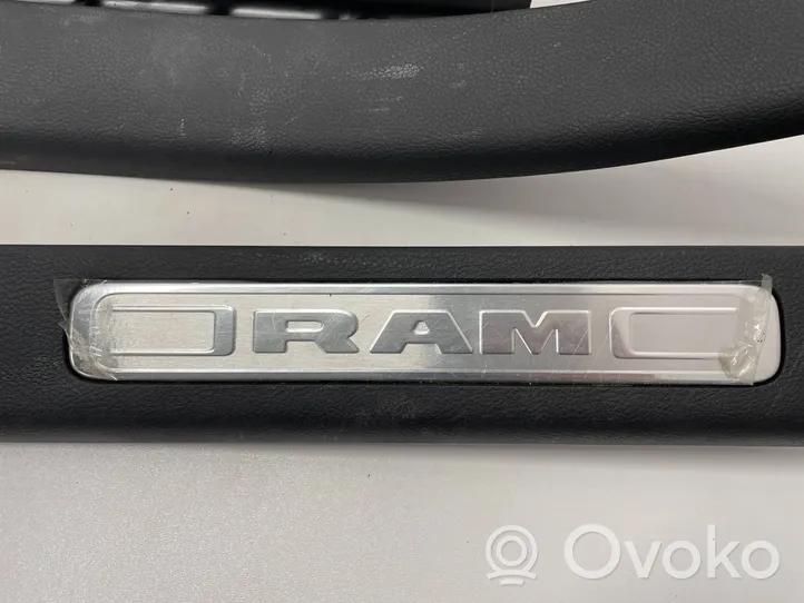 Dodge RAM Kynnysverhoilusarja (sisä) 6WC701X7AA