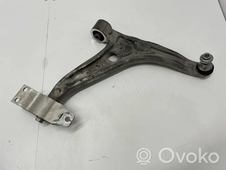 Mercedes-Benz GLA H247 Braccio di controllo sospensione anteriore inferiore/braccio oscillante A2473330400