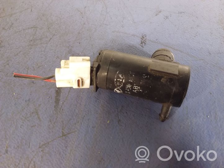 KIA Opirus Windscreen/windshield washer pump 01