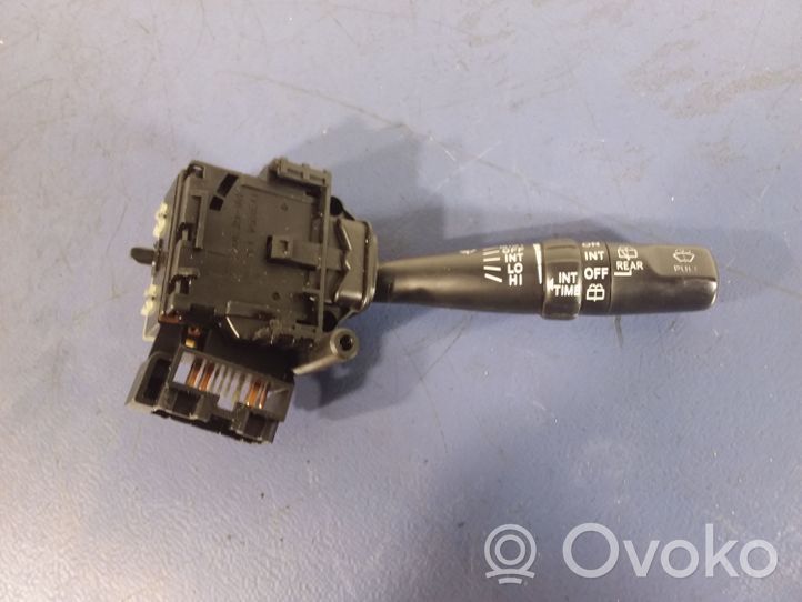 Toyota Avensis Verso Pyyhkimen/suuntavilkun vipukytkin 64652-28840