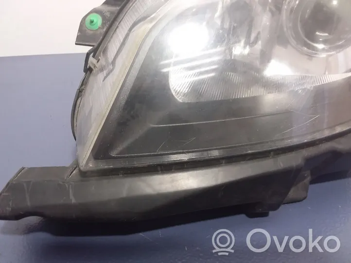 Renault Clio III Lampa przednia 7701061075