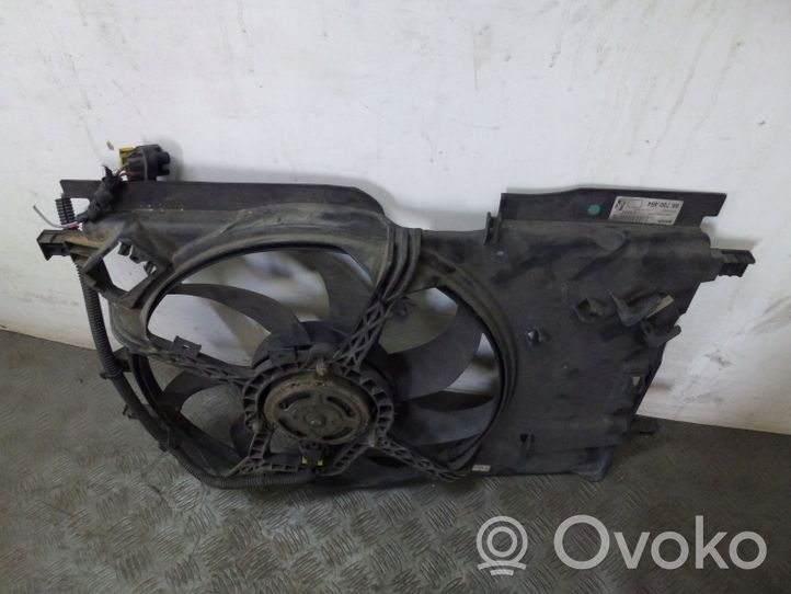 Fiat Grande Punto Elektryczny wentylator chłodnicy 55702179